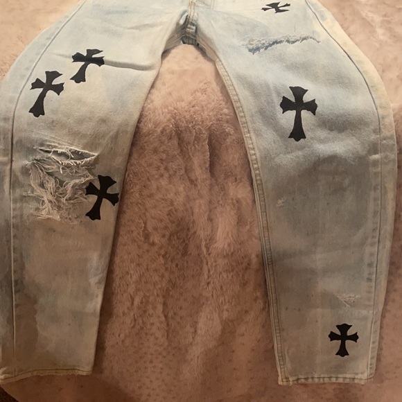 ✨bleached denim Levi’s jeans with black painted crosses✨ - Picture 2 of 8